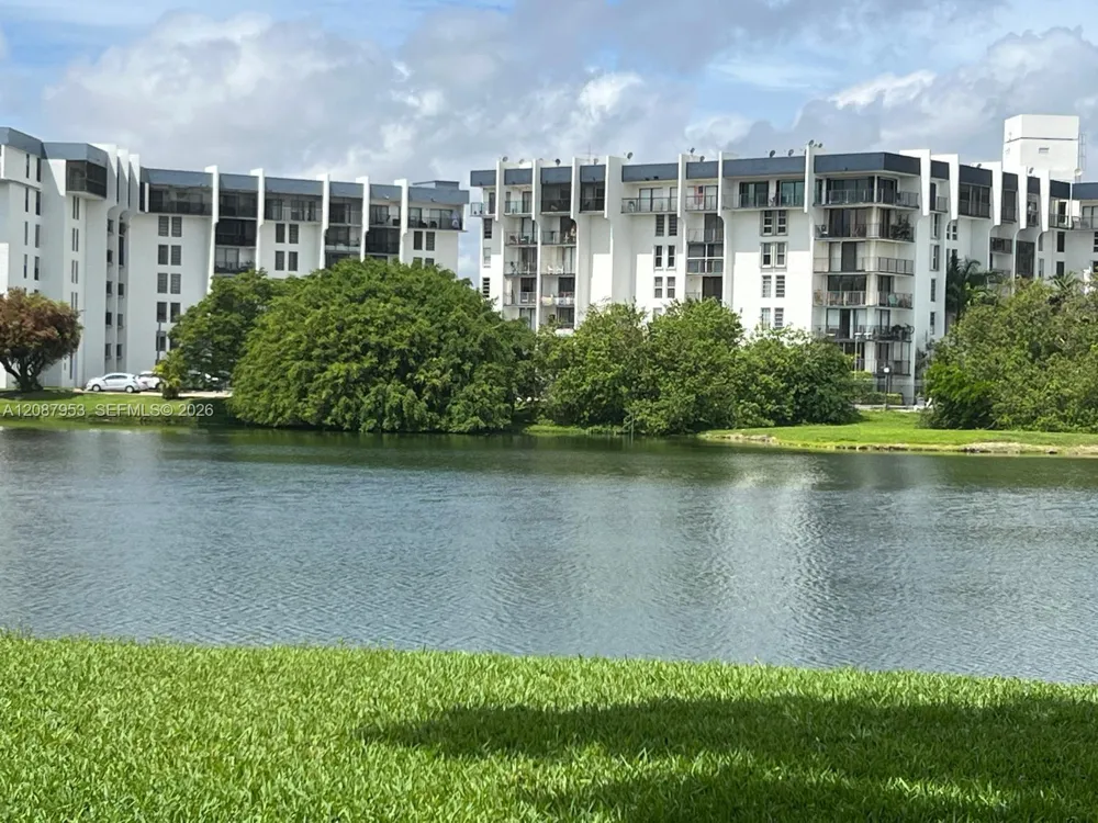 9682 Fontainebleau Blvd #207 Miami, FL 33172