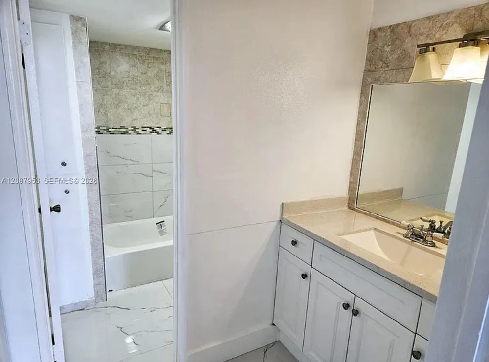 9682 Fontainebleau Blvd #207 Miami, FL 33172