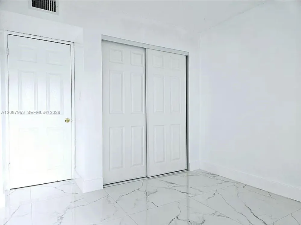 9682 Fontainebleau Blvd #207 Miami, FL 33172