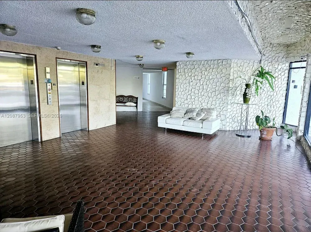 9682 Fontainebleau Blvd #207 Miami, FL 33172