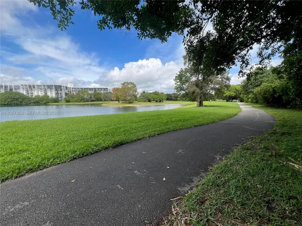 9682 Fontainebleau Blvd #207 Miami, FL 33172