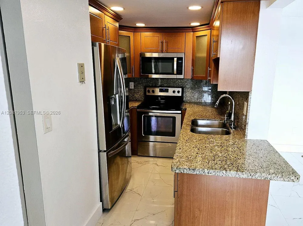 9682 Fontainebleau Blvd #207 Miami, FL 33172