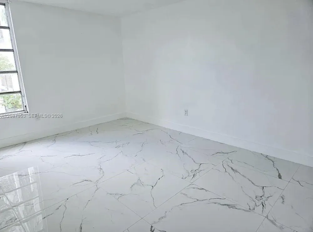 9682 Fontainebleau Blvd #207 Miami, FL 33172