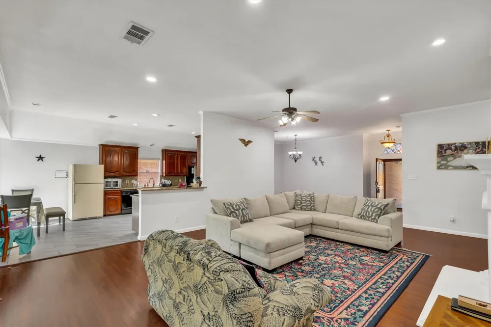 1506 Park Grove Drive Irving, TX 75060