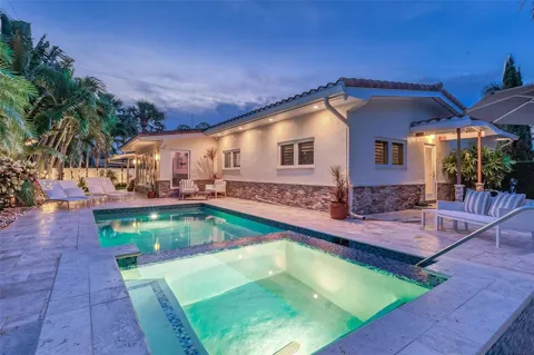 2726 NE 25TH PLACE