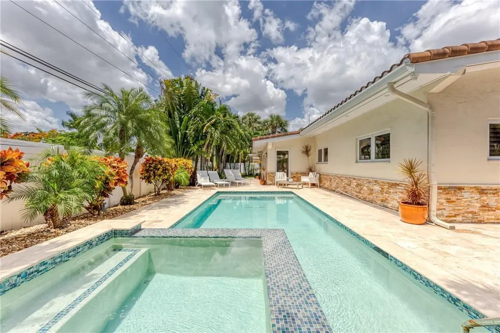 2726 NE 25TH PLACE Fort Lauderdale, FL 33305