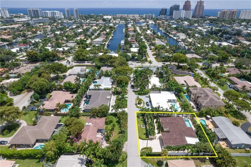 2726 NE 25TH PLACE Fort Lauderdale, FL 33305