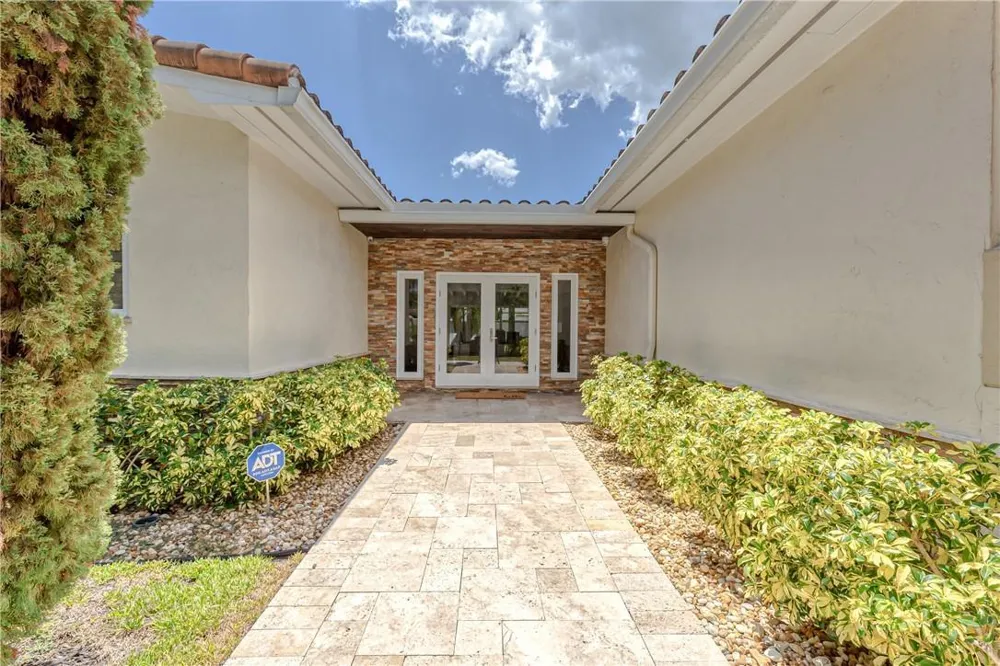 2726 NE 25TH PLACE Fort Lauderdale, FL 33305