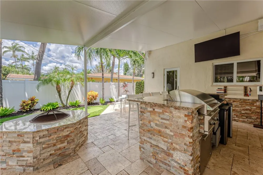 2726 NE 25TH PLACE Fort Lauderdale, FL 33305