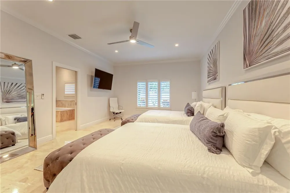 2726 NE 25TH PLACE Fort Lauderdale, FL 33305