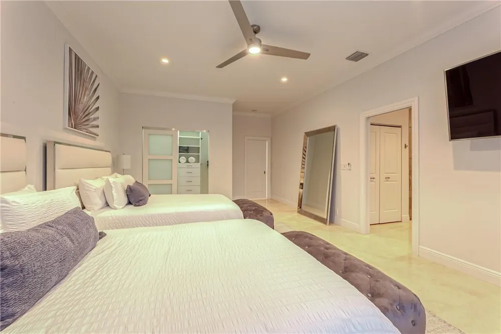2726 NE 25TH PLACE Fort Lauderdale, FL 33305
