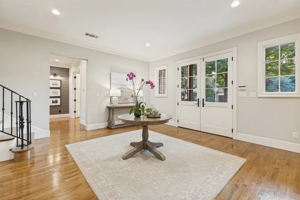 10322 Best Drive Dallas, TX 75229