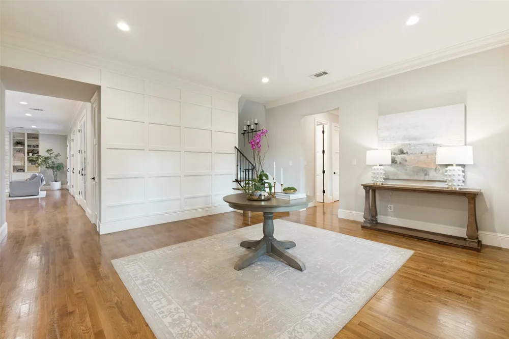 10322 Best Drive Dallas, TX 75229