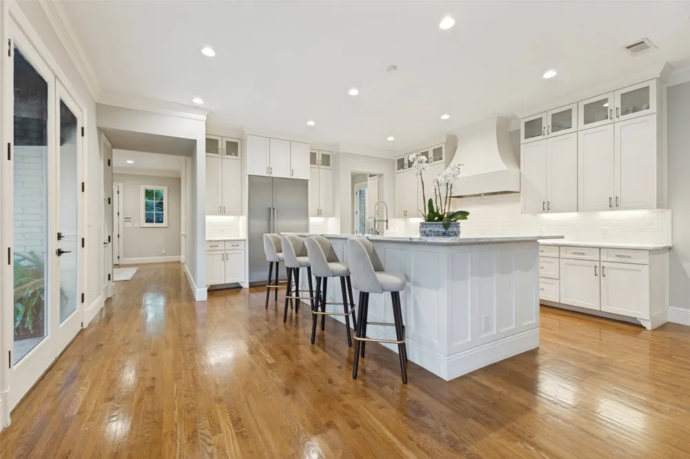 10322 Best Drive Dallas, TX 75229