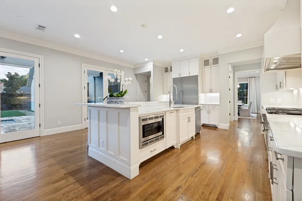 10322 Best Drive Dallas, TX 75229