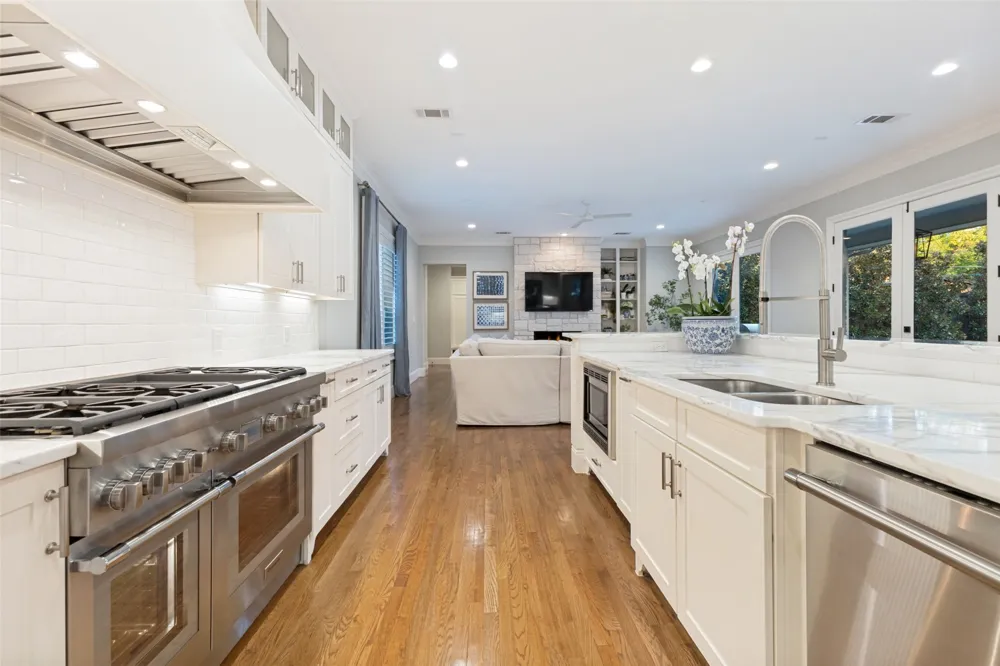 10322 Best Drive Dallas, TX 75229