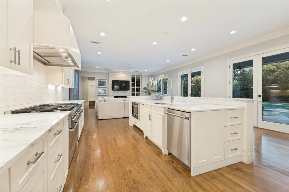 10322 Best Drive Dallas, TX 75229