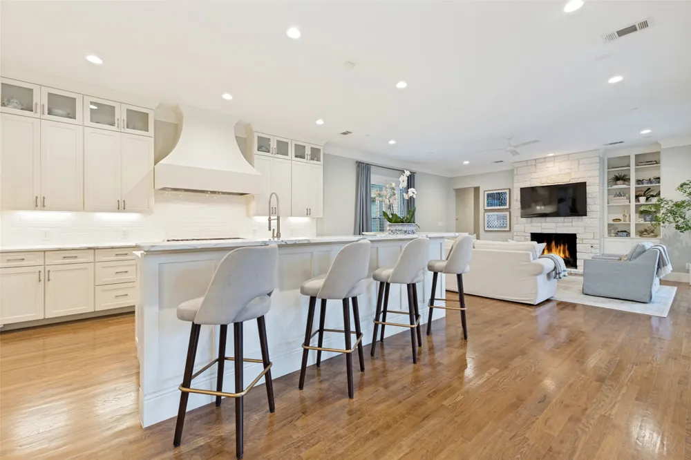 10322 Best Drive Dallas, TX 75229