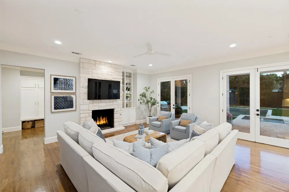 10322 Best Drive Dallas, TX 75229