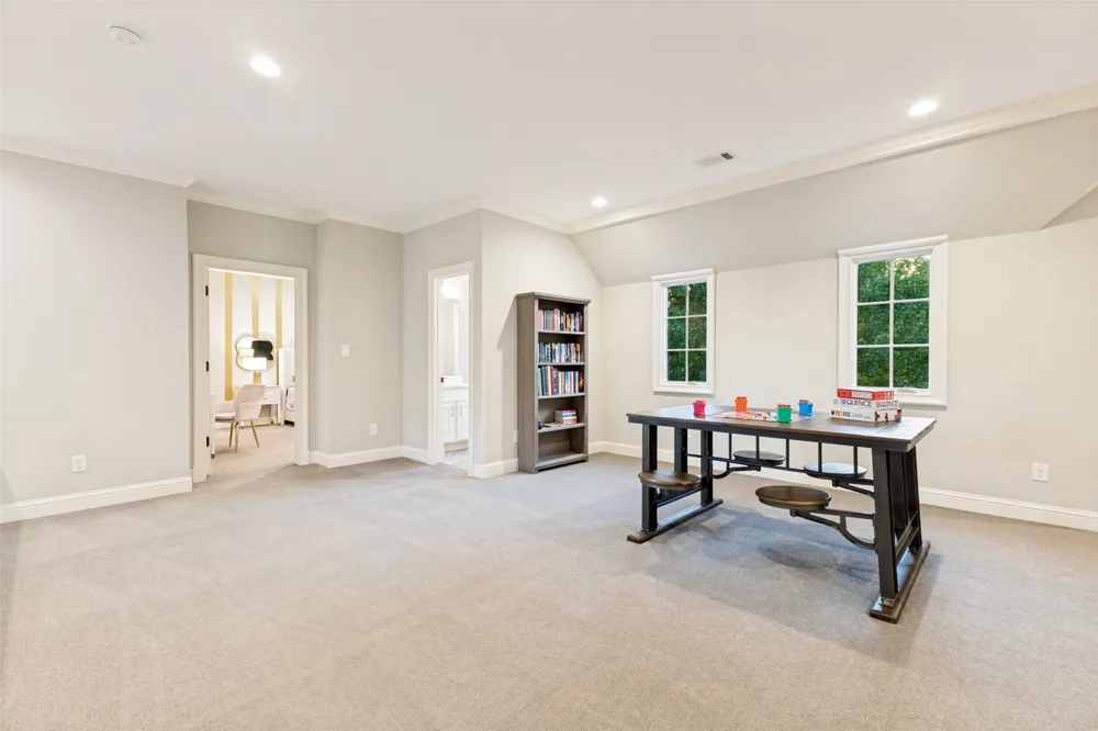 10322 Best Drive Dallas, TX 75229