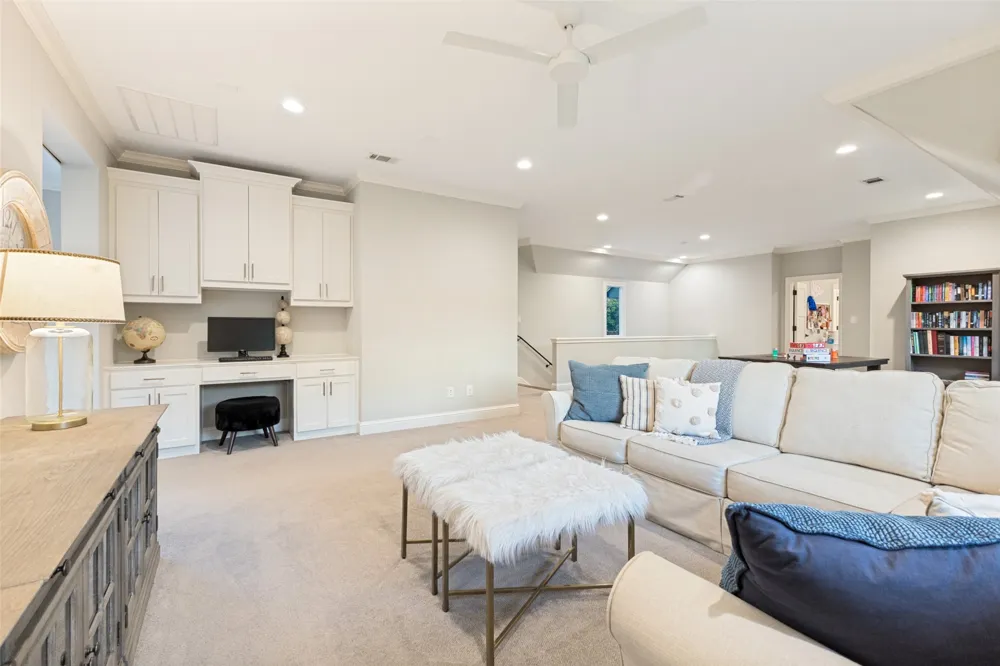 10322 Best Drive Dallas, TX 75229