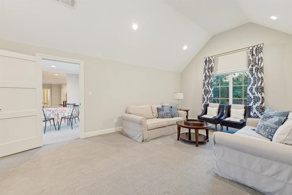 10322 Best Drive Dallas, TX 75229
