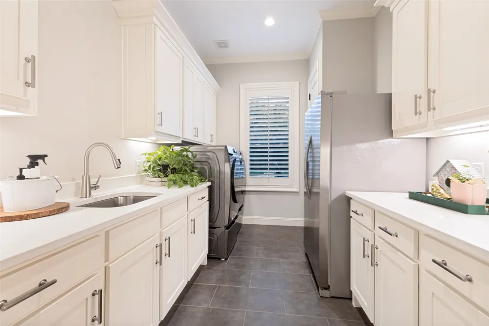 10322 Best Drive Dallas, TX 75229