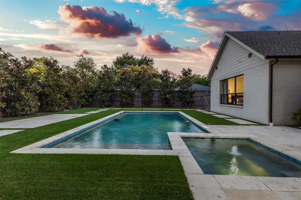 10322 Best Drive Dallas, TX 75229