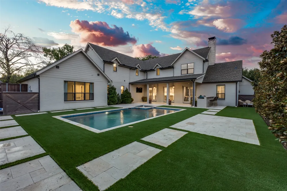 10322 Best Drive Dallas, TX 75229