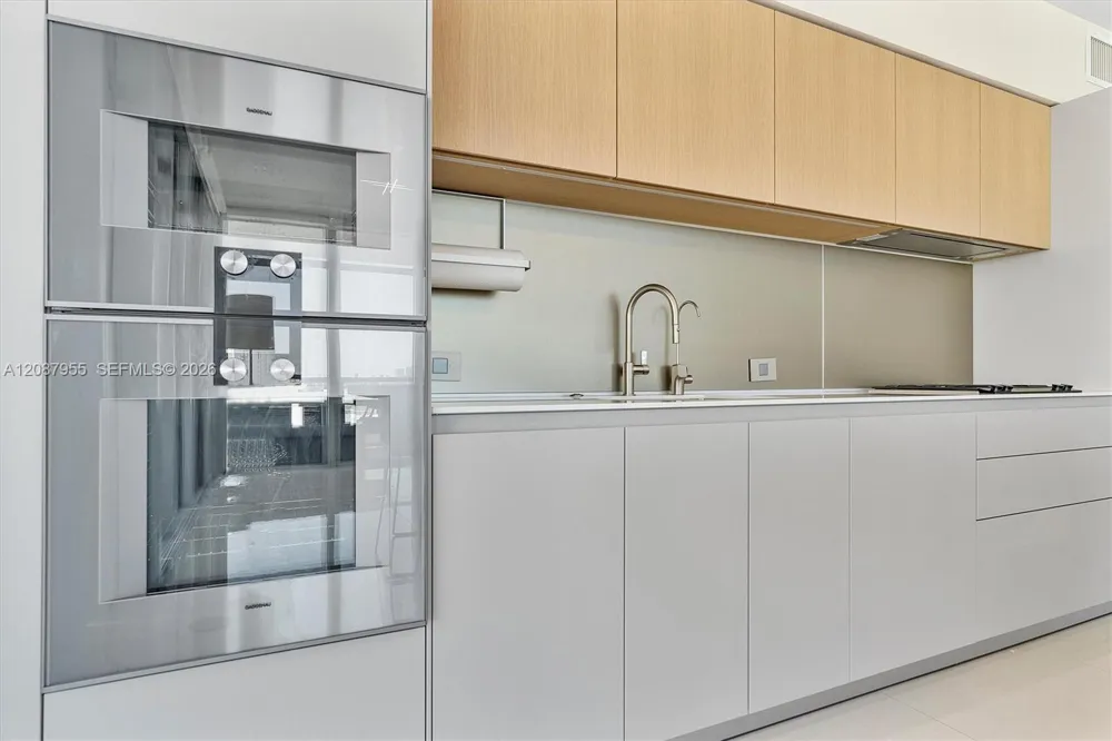 3737 Collins Ave #S-804 Miami Beach, FL 33140