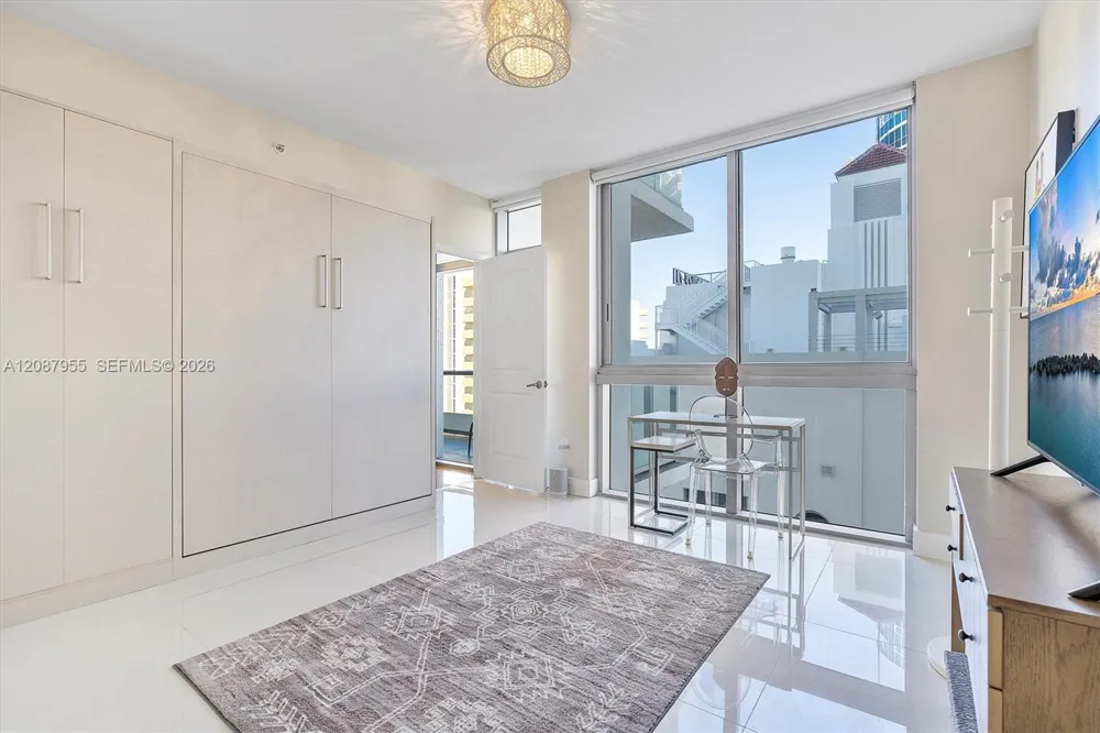 3737 Collins Ave #S-804 Miami Beach, FL 33140