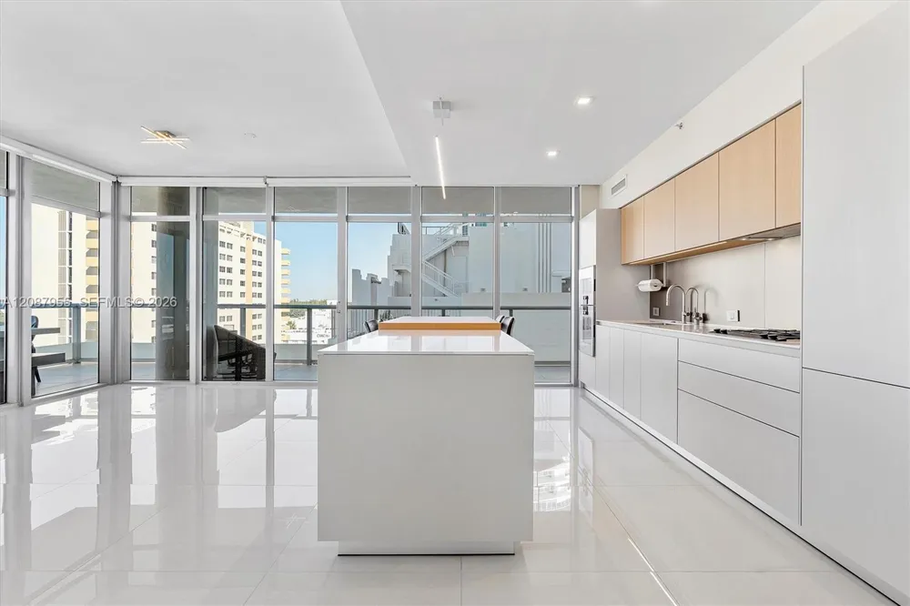 3737 Collins Ave #S-804 Miami Beach, FL 33140