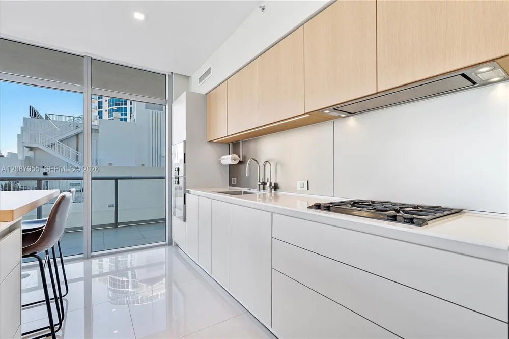 3737 Collins Ave #S-804 Miami Beach, FL 33140