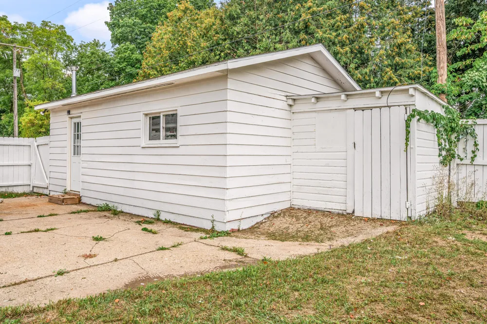 301 E Angel Avenue Barryton, MI 49305