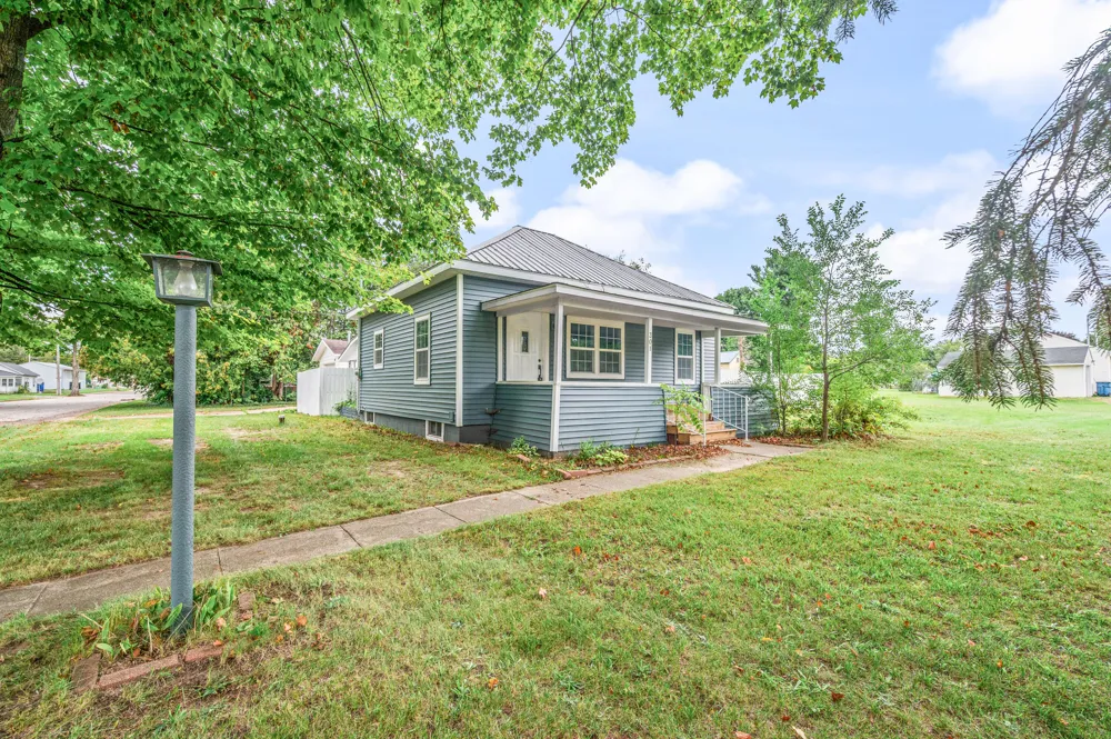 301 E Angel Avenue Barryton, MI 49305