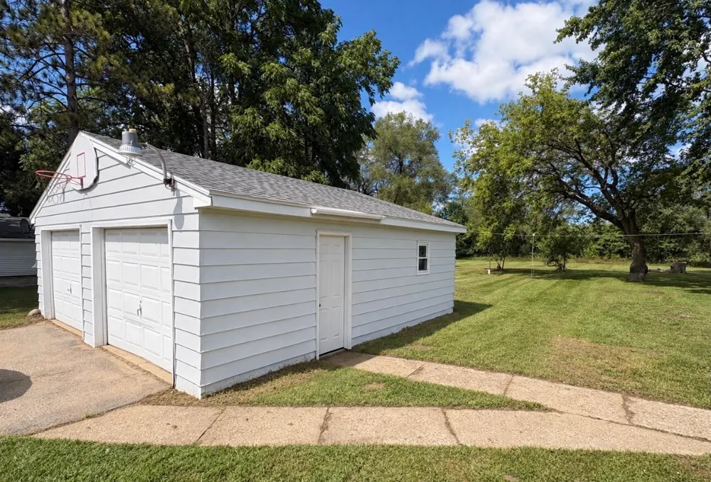 415 W 136th Street Grant, MI 49327