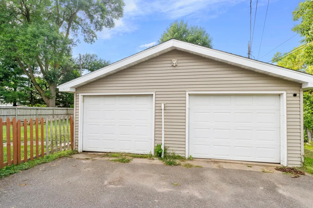 135 Davis Street S Cambridge, MN 55008