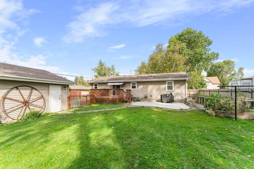 135 Davis Street S Cambridge, MN 55008
