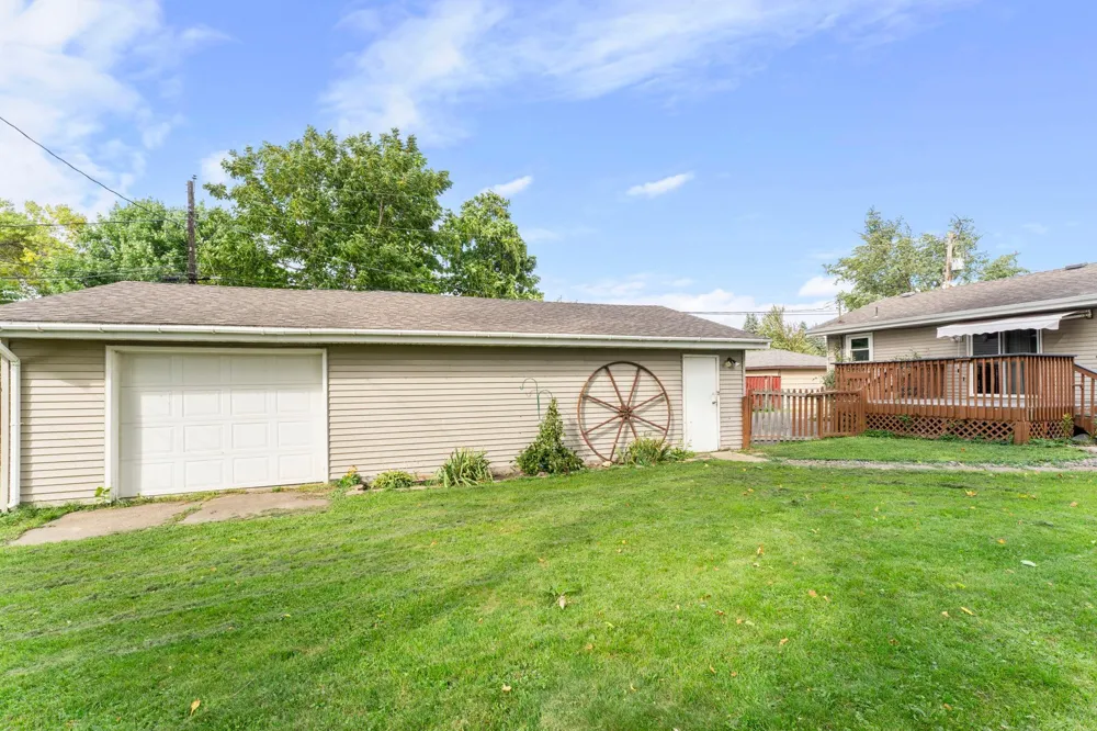 135 Davis Street S Cambridge, MN 55008