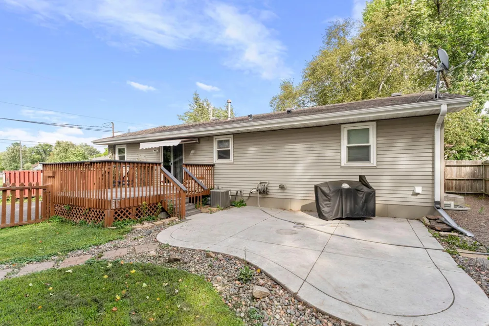 135 Davis Street S Cambridge, MN 55008
