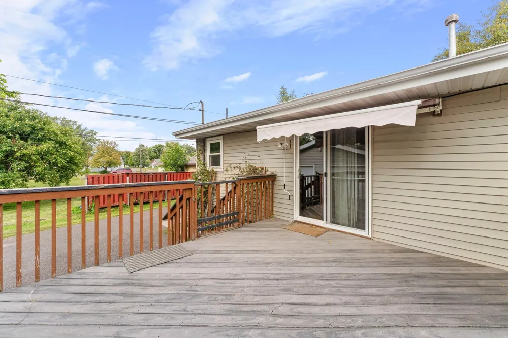 135 Davis Street S Cambridge, MN 55008