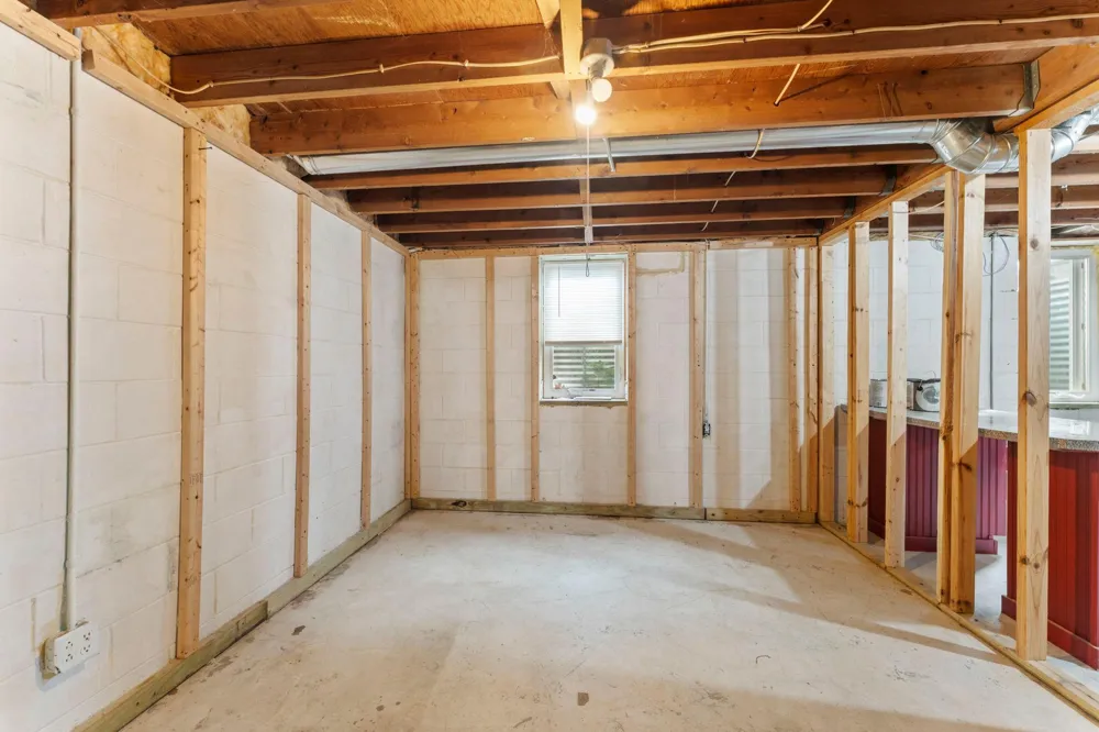 135 Davis Street S Cambridge, MN 55008