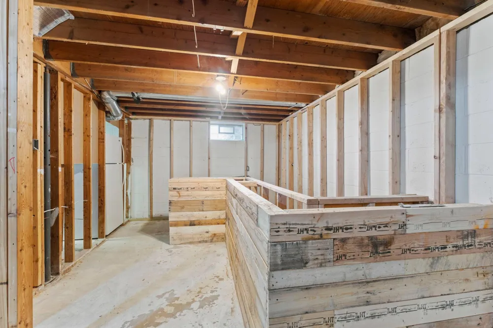 135 Davis Street S Cambridge, MN 55008