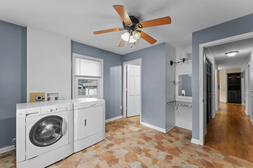 135 Davis Street S Cambridge, MN 55008