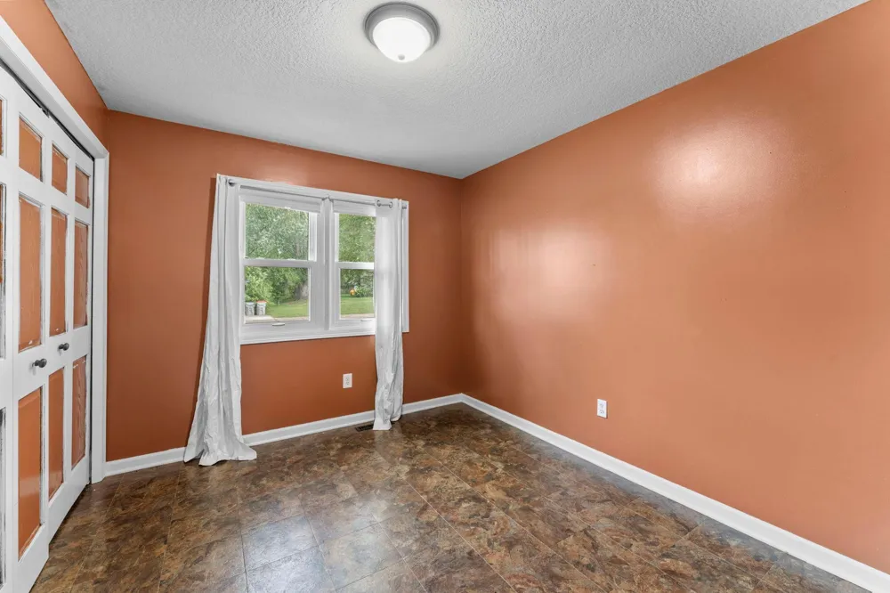 135 Davis Street S Cambridge, MN 55008