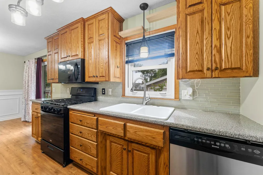 135 Davis Street S Cambridge, MN 55008