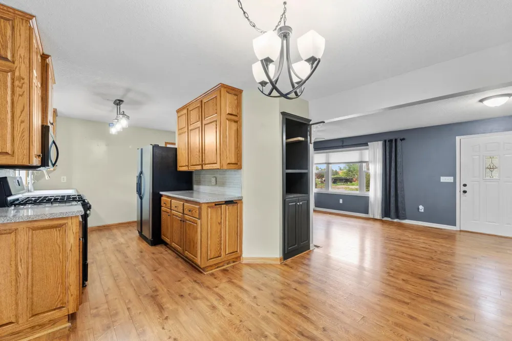 135 Davis Street S Cambridge, MN 55008