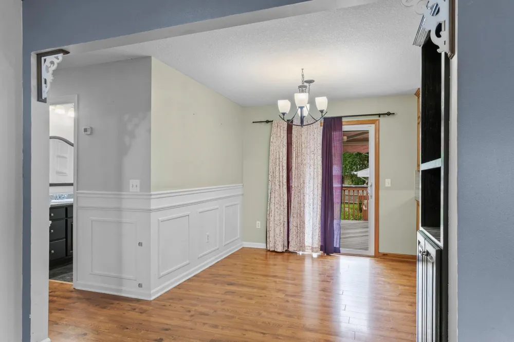 135 Davis Street S Cambridge, MN 55008