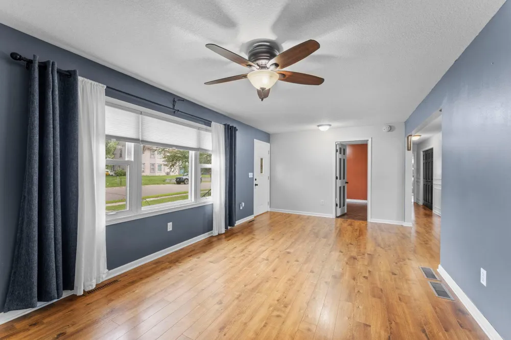 135 Davis Street S Cambridge, MN 55008