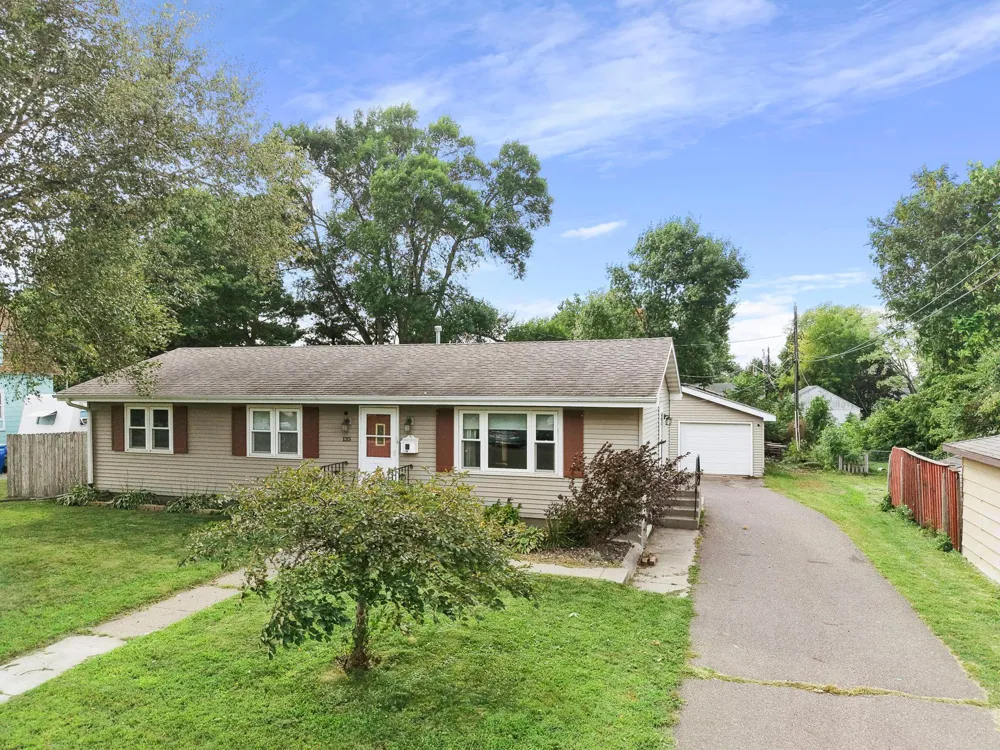 135 Davis Street S Cambridge, MN 55008